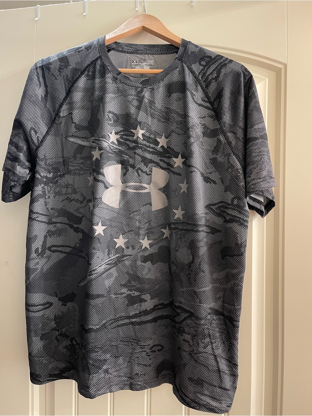 Under Armour Men’s Black & Gray Camo Performance Tee